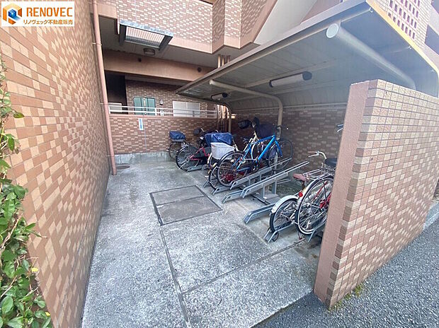 【自転車置場】◆屋根のある駐輪場で雨の日でも大丈夫◆通学・通勤に便利な駐輪場です◆ルールを守ってキレイに駐輪しましょう