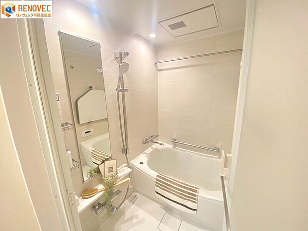 【バスルーム】◆ユニットバス新調しております◆お子様と一緒にバスタイムを楽しめる広々浴室です♪◆コントロールパネルが便利でいいですね♪◆浴室の窓で湿気対策もバッチリ！