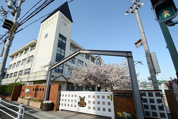 【小学校】神戸市立六甲小学校まで598ｍ