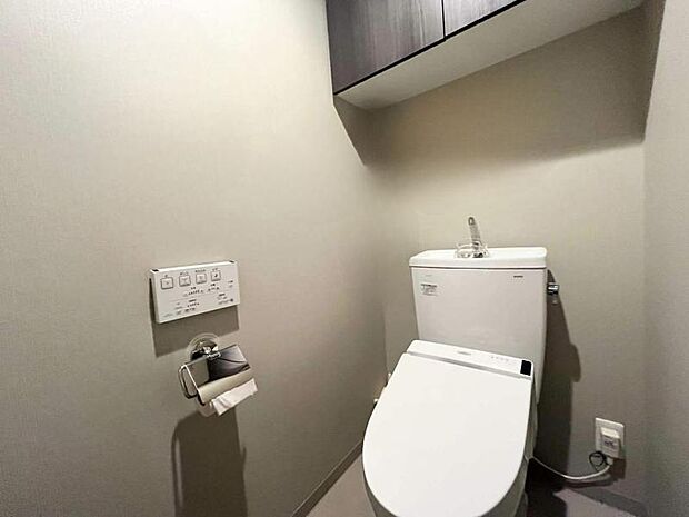 白を基調とした清潔感のあるトイレ！