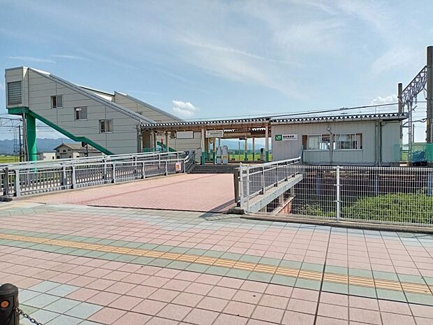 【周辺施設】西新発田駅まで約1.5kｍ（車で約4分）です。車で約5分の距離ですので、送り向かえをしてあげることもできますね。