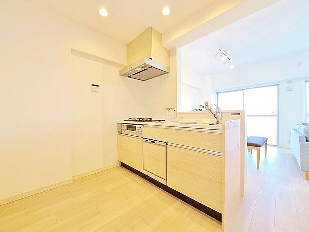 スマートな意匠と充実の機能を備えたキッチンが、暮らしにおいしい彩りを添えます。