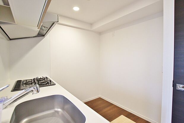 スマートな意匠と充実の機能を備えたキッチンが、暮らしにおいしい彩りを添えます。