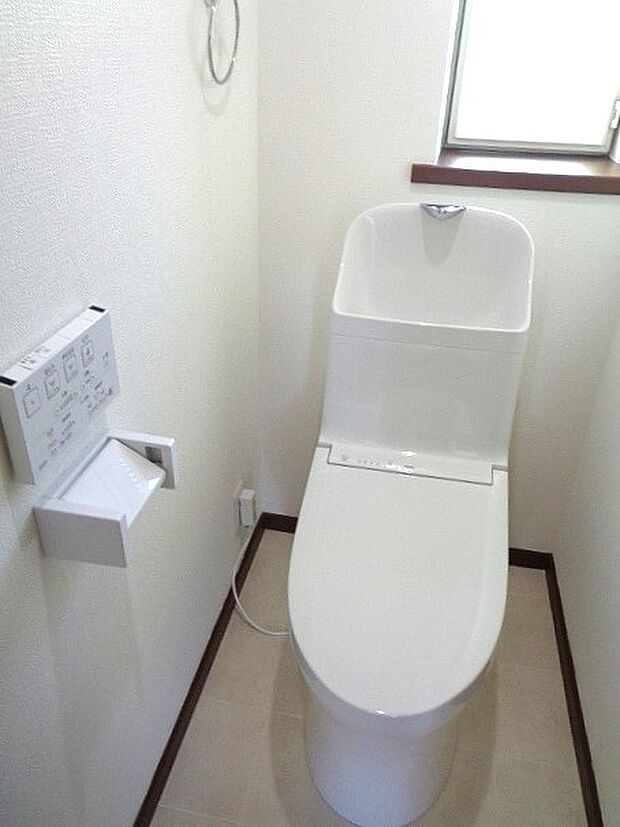 1階トイレ！温水洗浄便座。