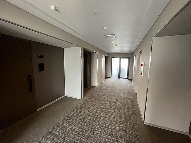 ホテルのような内廊下。1フロア4戸のプライバシーが守られる設計です！