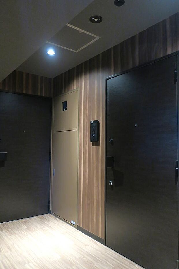 ホテルライクな高級感とセキュリティ、雨の日対策等の実用性を兼ね備えた内廊下設計