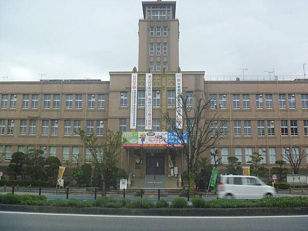 大牟田市役所まで1600ｍ徒歩、車で6分
