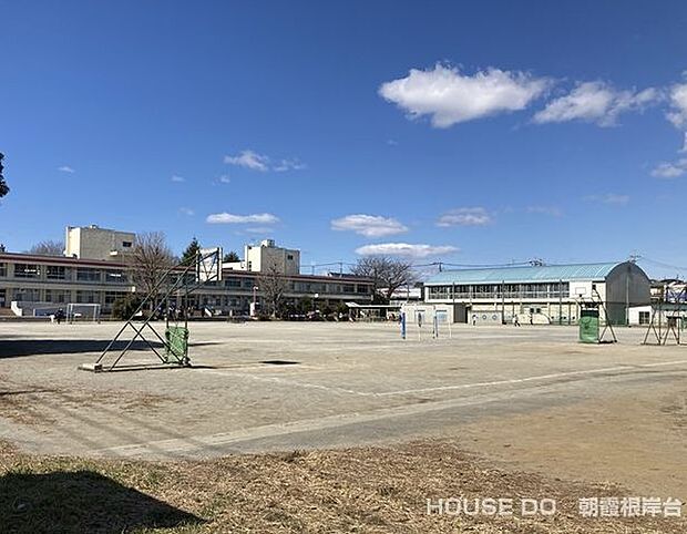 富士見市立関沢小学校 973m