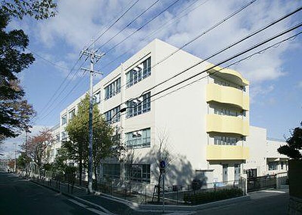 名古屋市立富士見台小学校 960m