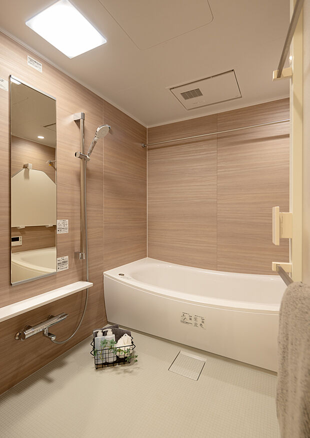 1620サイズのゆったりとした浴室