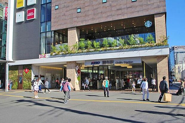調布駅(京王 相模原線) 徒歩22分。京王線の特急停車駅で新宿まで最短16分でアクセス可能。周辺はパルコやとうきゅうなどの商業施設で賑わい、市役所もございます。バスの路線は中央線の駅や多摩川の先まで…