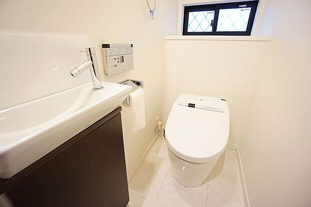 お客様が使用されるトイレには手洗いを設置しました。これ、お客様に喜ばれる設備の一つなんですよ。