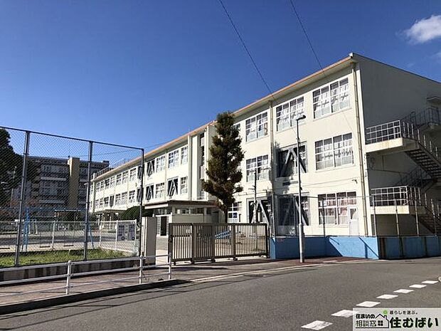 福岡市立東吉塚小学校 （徒歩8分）小学校がお近くで小さなお子様がいらっしゃるご家庭でも安心です♪ 550m