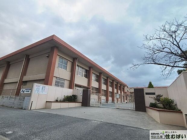 福岡市立当仁中学校 （徒歩20分）車で6分と、送迎や訪問が必要な際も安心の距離です◎ 1560m