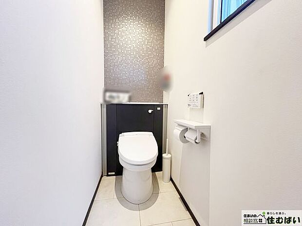 各階1カ所ずつに設けられたトイレはお手入れも簡単で機能的な温水洗浄便座付き♪朝の忙しい時間帯にもゆとりがもてますね。