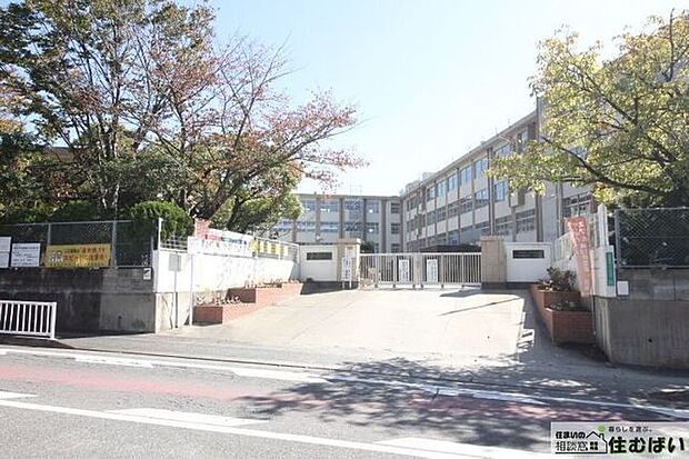 福岡市立香椎東小学校 （徒歩3分）小学校がお近くで小さなお子様がいらっしゃるご家庭でも安心です♪ 210m