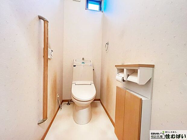 トイレは便利なウォシュレット付き◎朝の忙しい時間帯にもゆとりがもてます♪各階1か所ずつに設けられているので、生活の利便性も高まります◎