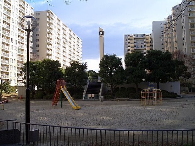 タウン内公園と時計塔