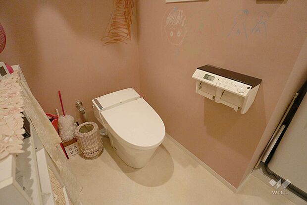 トイレ。。温水洗浄便座つきなので清潔を保てます。洗面室と一体になっており広々としています。［2023年6月9日撮影］