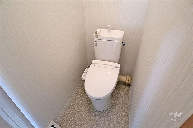 トイレ温水洗浄便座付きですので冬場でも快適にご使用頂けます。