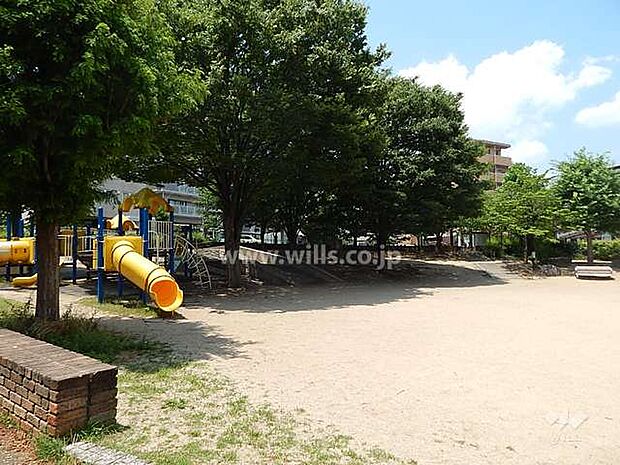 敷地の西側には北本町公園があります。