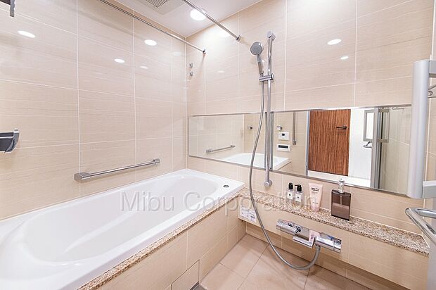 高級感のある1418サイズの浴室は、浴室乾燥機・ミストサウナ付きです。