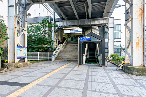 京急本線「新馬場」駅北口徒歩2分。右折してすぐです。