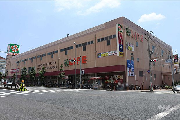 ライフ(本山店)の外観