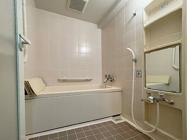 浴室です。壱番館には温泉大浴場がございますので、あまり利用されていないようです。