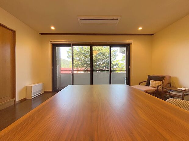箱根山ヴィラA棟2階、間取り変更を含む大規模なリフォームが施されたお部屋です。