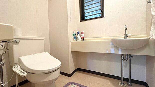 トイレは、シンプルな設備ですので、シャワートイレ交換等の見積り承ります。