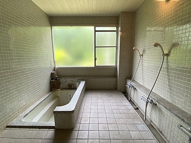 【浴室】温泉を楽しめます