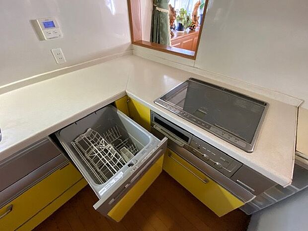 【キッチン】IHクッキングと食洗器があります。