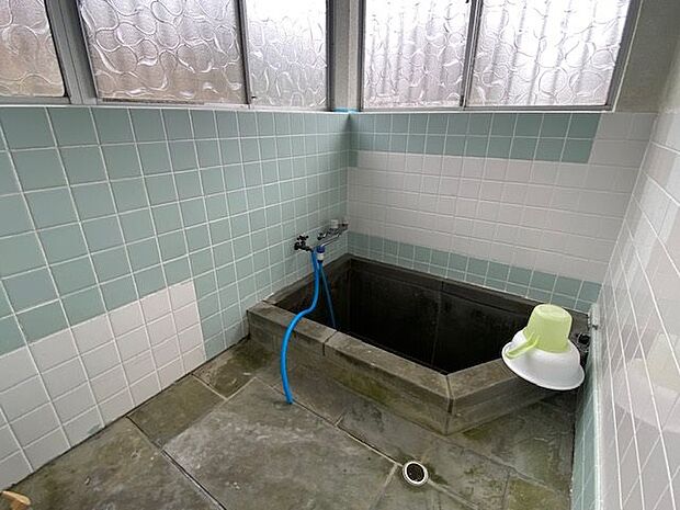 【浴室】温泉権利付きの石風呂です