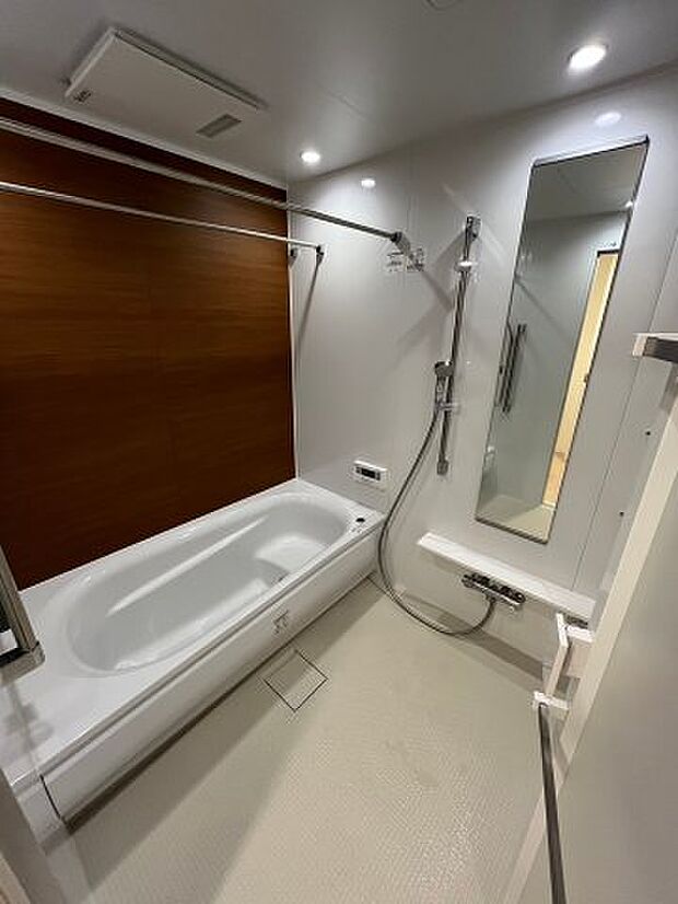 1620サイズのユニットバス　電気式暖房浴室乾燥機は防湿、防カビ対策に、浴室周りの暖房、洗濯の乾燥に大変重宝します
