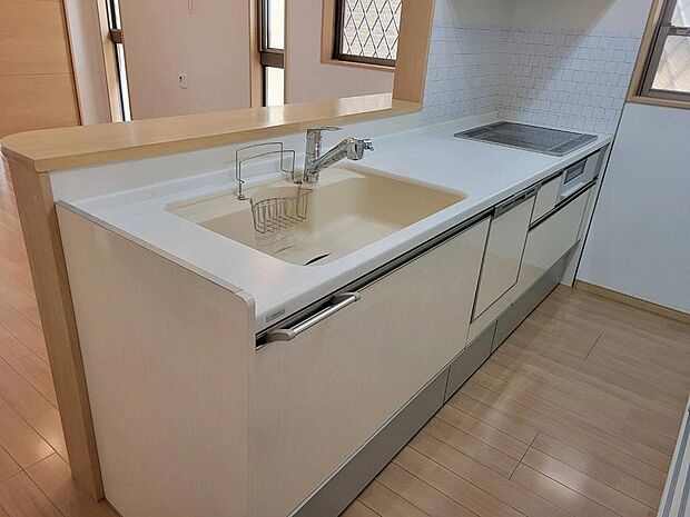 ホワイトを基調としたキッチンには食洗機も付いています