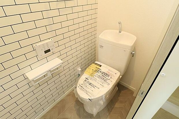 【1Fトイレ】ウォシュレット機能付きトイレです