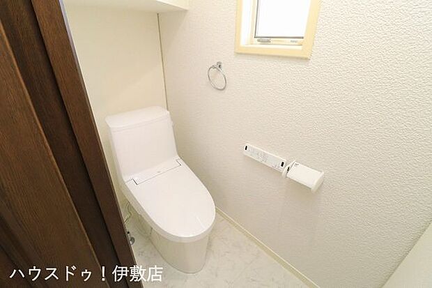 【トイレ】ウォシュレット機能のトイレへ新調済み