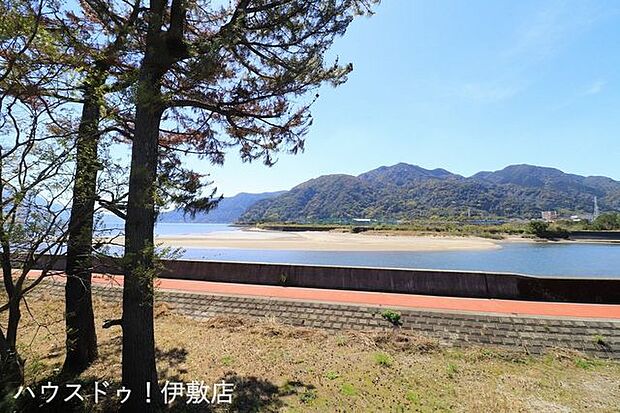 【2Fからの眺望写真】桜島と錦江湾が眺望できます！