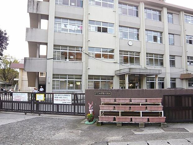 西伊敷小学校【鹿児島市立西伊敷小学校】は、西伊敷4丁目に位置する1974年創立の小学校です。令和3年度の生徒数は355人で、17クラスあります。 690m