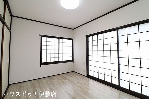 【2F洋室6帖】2方向に窓があるので、明るい洋室です！