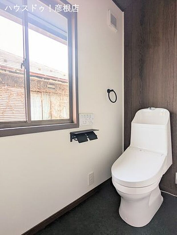 ■トイレトイレが1階2階に一か所ずつあるのは嬉しいポイント♪大きな窓もあり換気もバッチリですね！