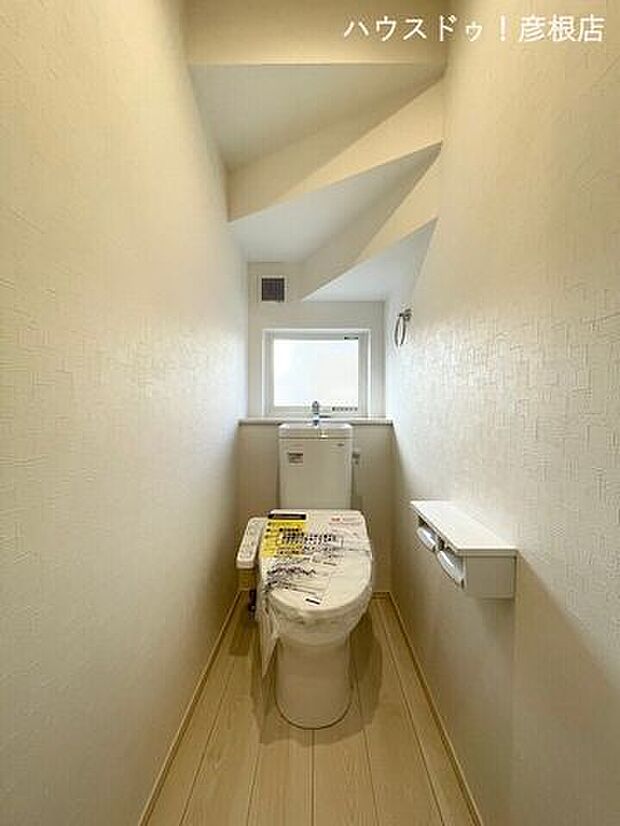 ■1階トイレウォシュレット機能付きのトイレです！窓もあり換気もバッチリ！！