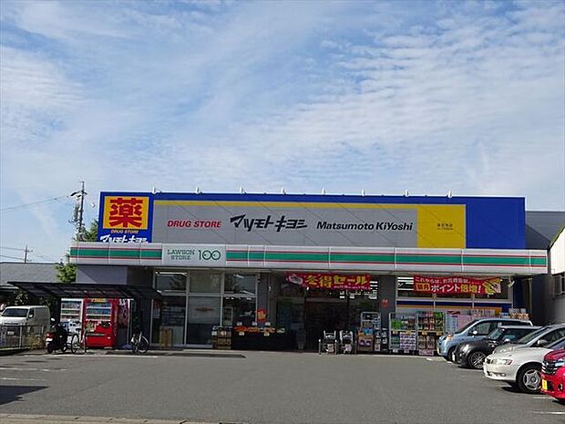 マツモトキヨシ甚目寺店　営業時間/9：00〜24：00　夜は24時まで営業しているのでお仕事終わりの買い物にも便利です。 1000m