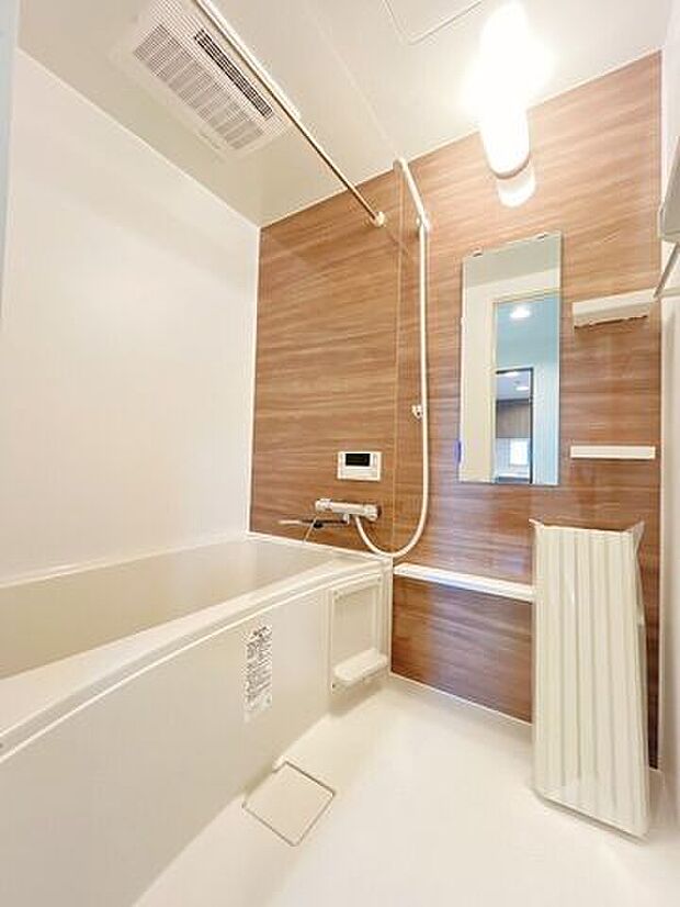白を基調とした清潔感のある浴室♪