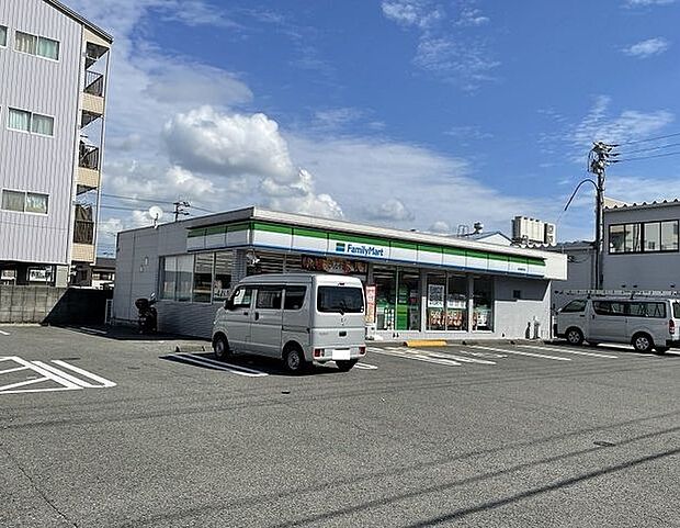 ファミリーマート高須新町店 550m