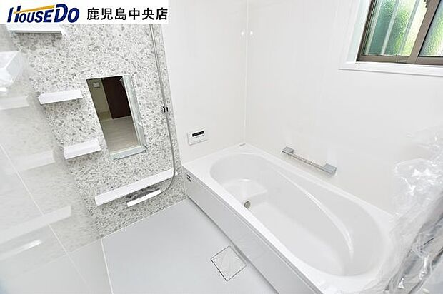 【浴室】二人でもゆったり入れる広さを確保した浴室は浴室暖房乾燥機付きで入浴時間を快適にします♪