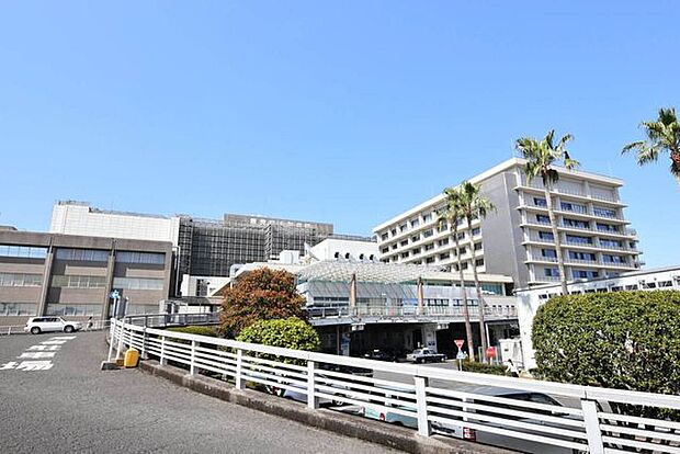 鹿児島大学病院【鹿児島大学病院】昭和33年開設。病床653床の県内最大級の病院です。市営バス18番線・鹿児島交通バス14，17，18，19，34番線でご利用可能です。駐車場も多数あり（HPより…