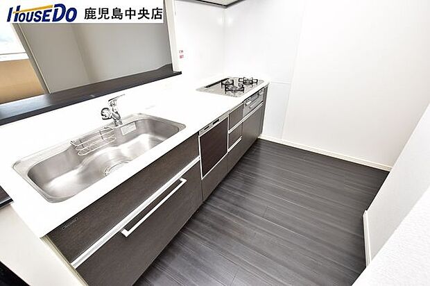 【キッチン】食器洗浄乾燥機、浄水機能付き水栓の対面式キッチンです♪