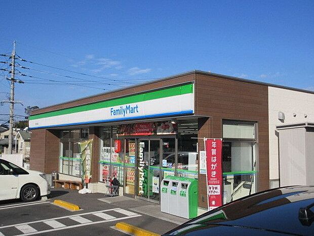 【ファミリーマート吉野小前店】鹿児島市吉野町にあるコンビニです。飲食品、日用品を取扱うコンビニエンスストアー 720m